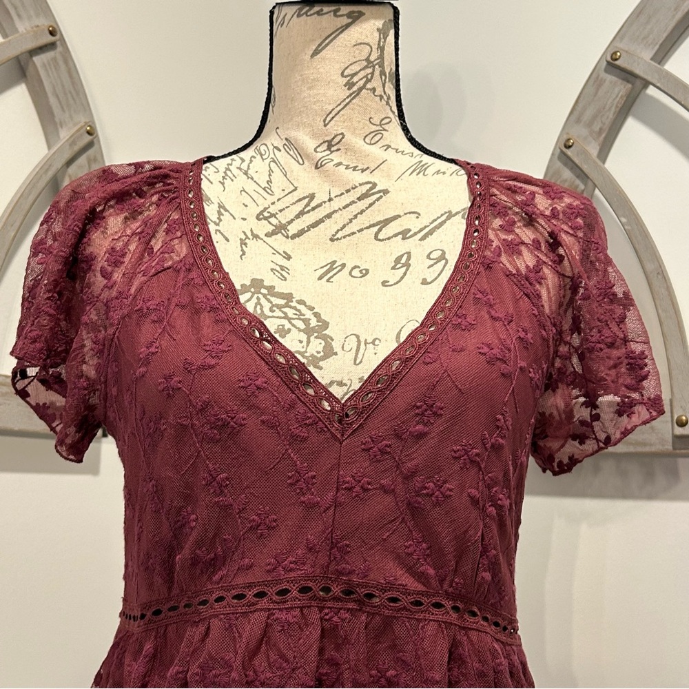 American Rag Cie Top V Neck Short Sleeve Floral Lace Overlay Red Maroon Size M